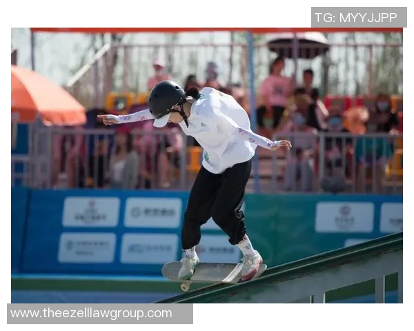 西安飞盘队在世界滑板锦标赛中的团队协作表现精彩纷呈引人注目